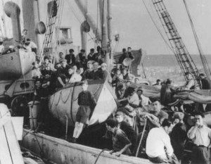 Jewish refugees on board the Aliyah Bet Jewish immigration ship Atratto