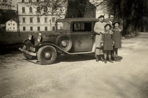 Linda Mills' family, in pre-Nazi times