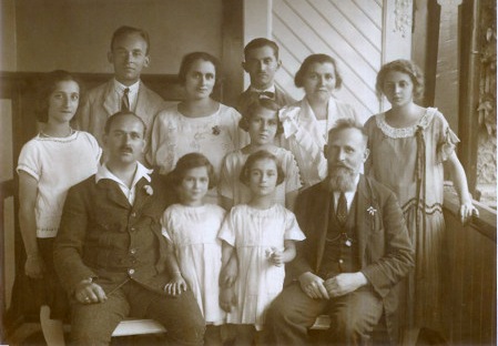 Schmerling and Kornmehl families, ca 1920