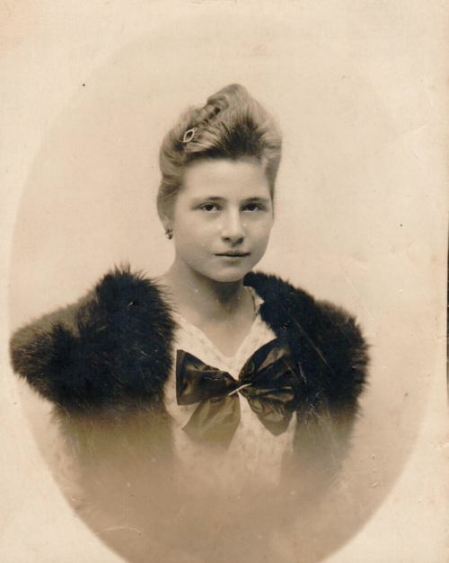 Valerie Oberndorfer-Kornmehl, around the time she met Hans Kornmehl